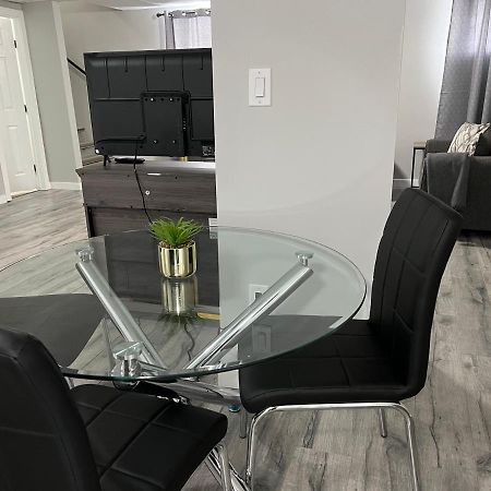 Cozy Modern And Lavish 1 Bedroom Basement Suite Winnipeg Exterior foto