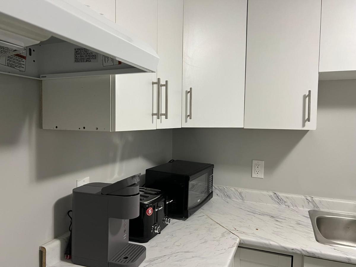 Cozy Modern And Lavish 1 Bedroom Basement Suite Winnipeg Exterior foto