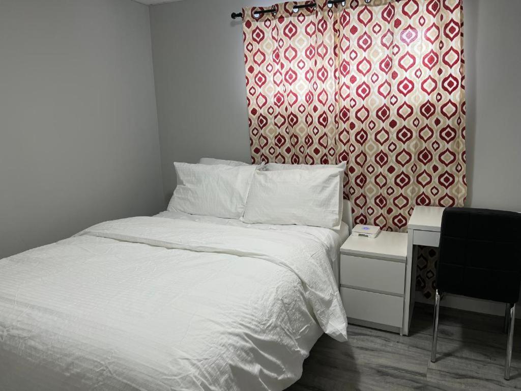 Cozy Modern And Lavish 1 Bedroom Basement Suite Winnipeg Exterior foto